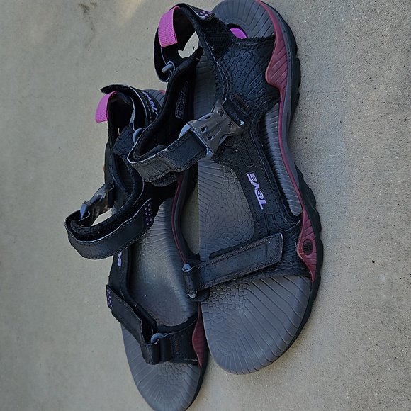 Tevas - Picture 2 of 12